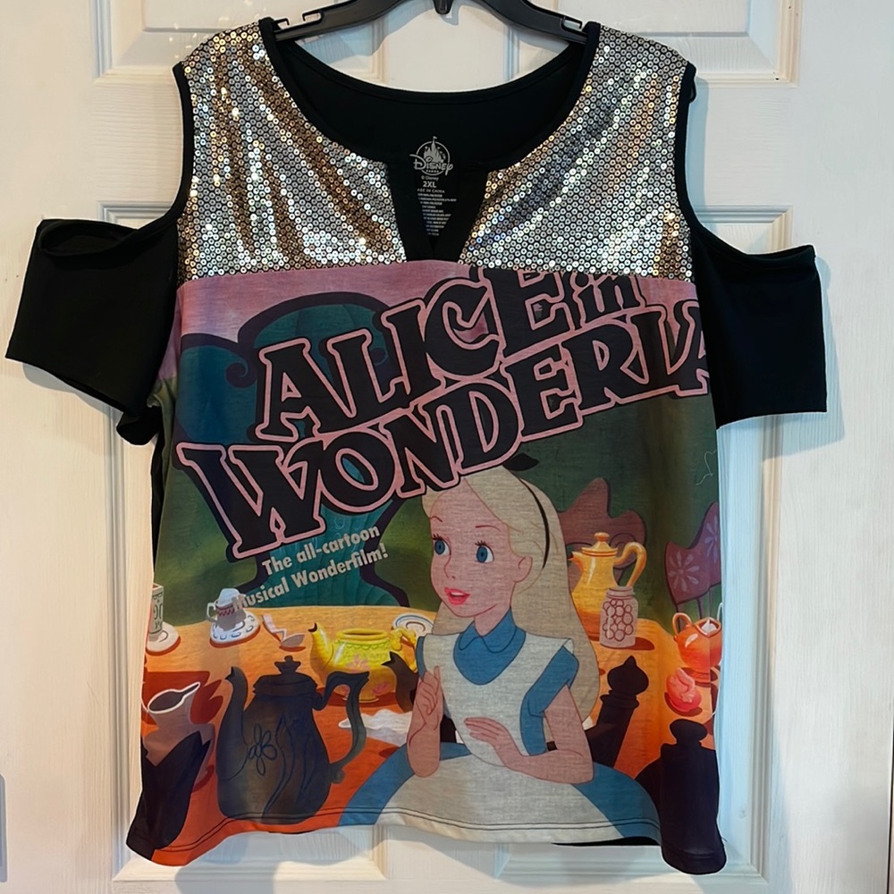 Disney Parks 2X Alice in Wonderland T-shirt